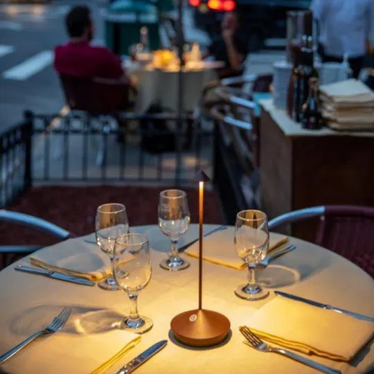 Lampe de Table LED Sans Fil ClarityGlow – Rechargeable, Dimmable, Intérieur et Extérieur