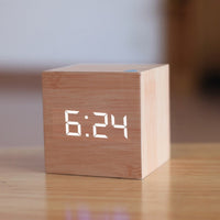 Horloge Numérique LED CubeTime Mini – Affichage de l’Heure, Date et Température, Compacte et Polyvalente